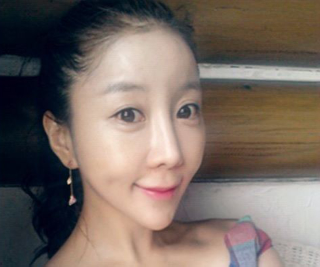 Illustration for article titled The scary plastic surgery transformation of a beautiful Korean reporter